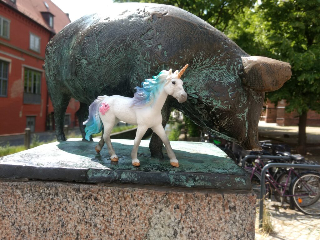 Einhorn mit Schwein auf der Schweinsbrücke in Wismar